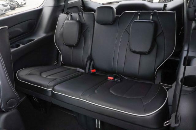 new 2025 Chrysler Pacifica Hybrid car, priced at $42,890