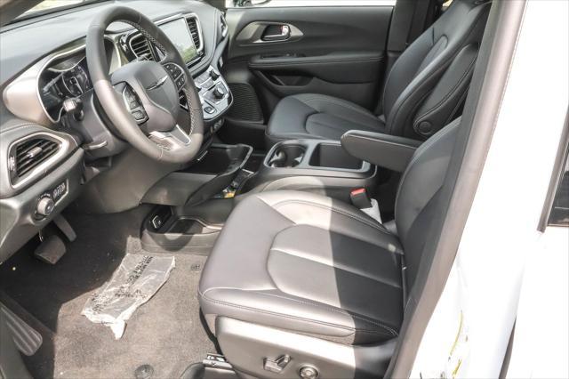 new 2025 Chrysler Pacifica car, priced at $44,753