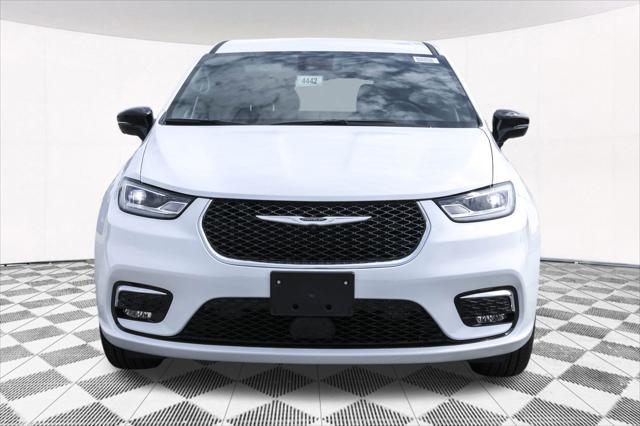new 2025 Chrysler Pacifica car, priced at $44,753