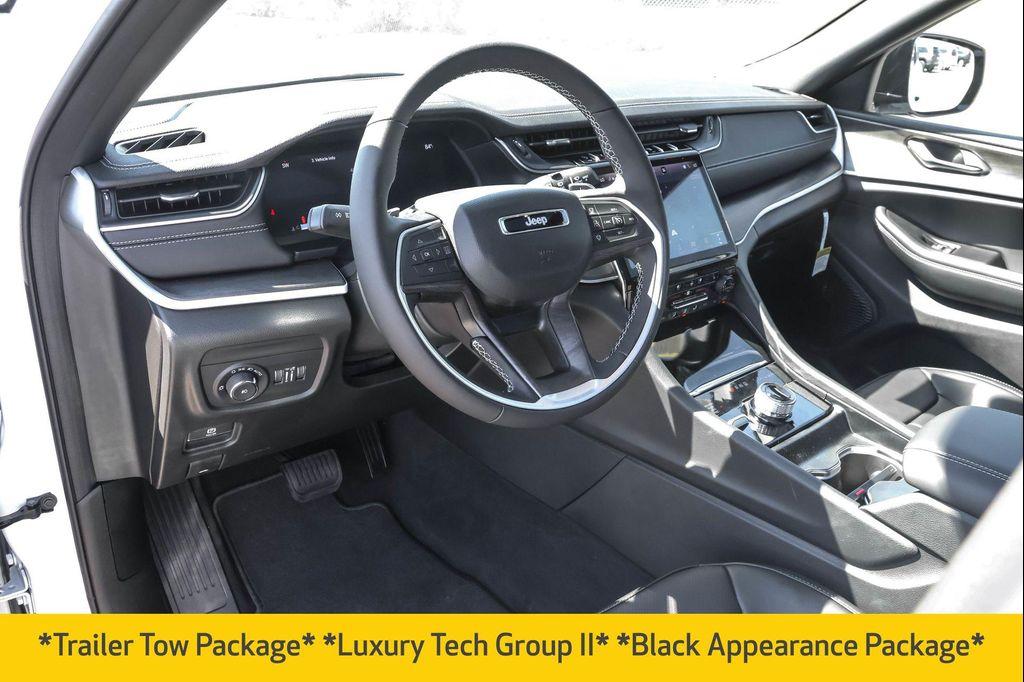 new 2025 Jeep Grand Cherokee car, priced at $47,390