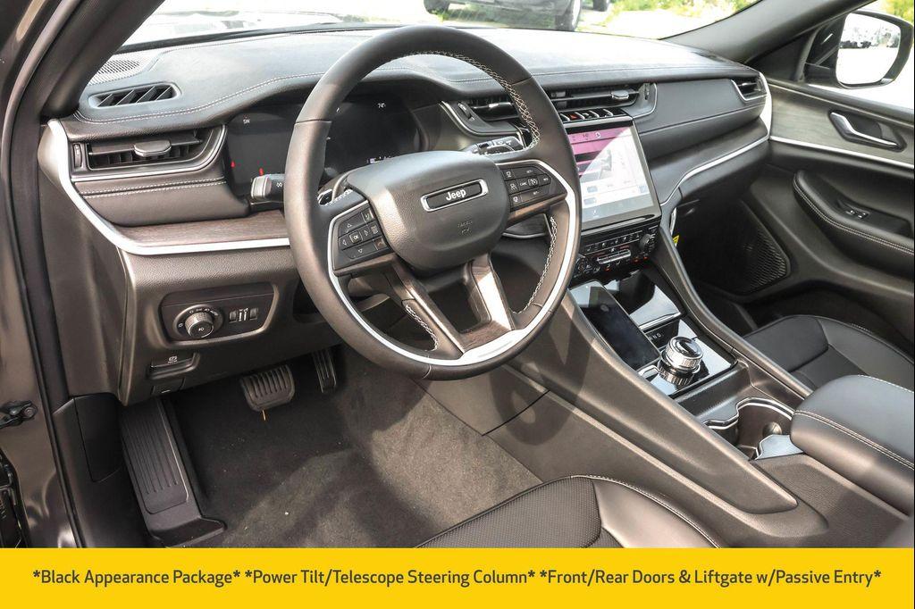 new 2025 Jeep Grand Cherokee car, priced at $47,599