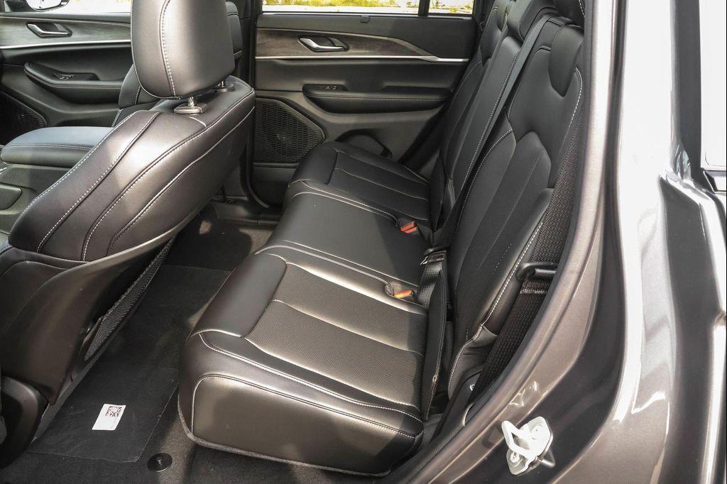 new 2025 Jeep Grand Cherokee car, priced at $47,599