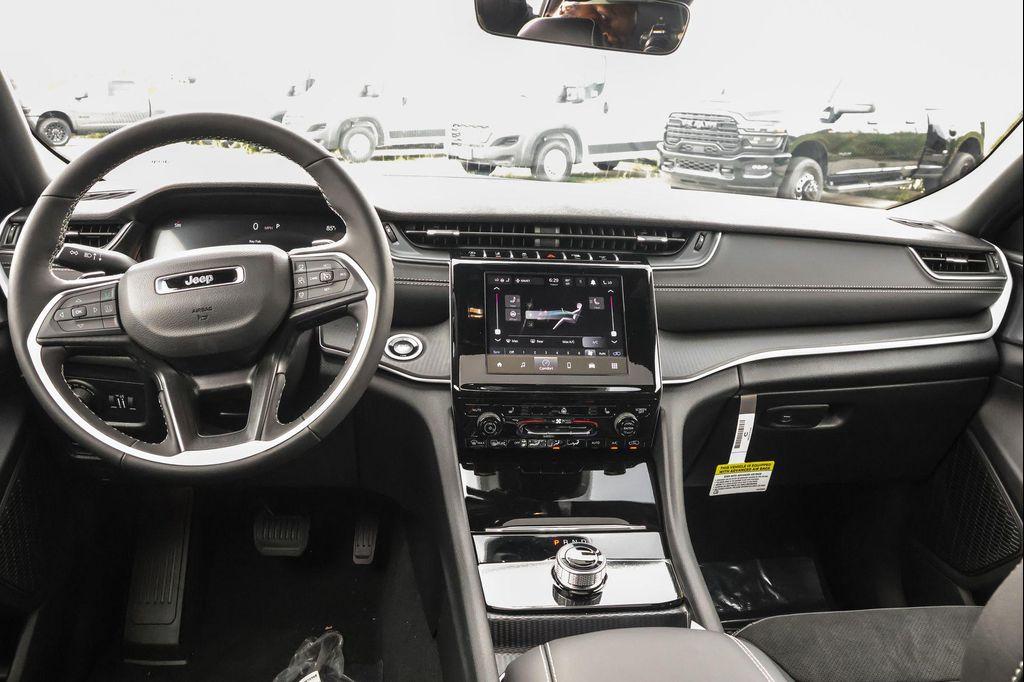new 2025 Jeep Grand Cherokee car, priced at $37,022