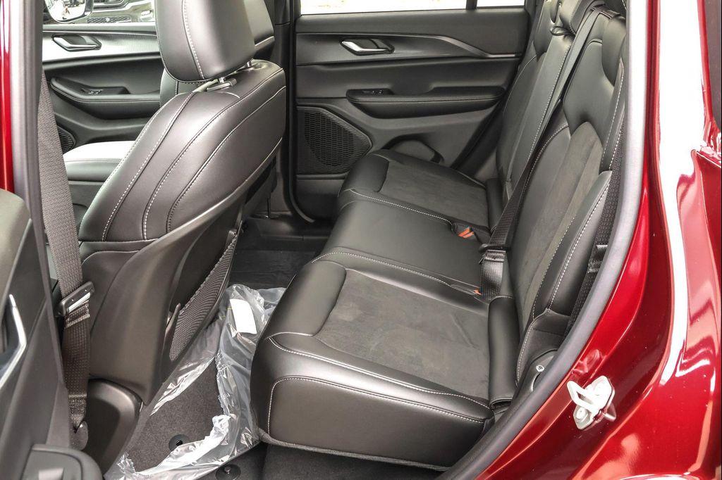 new 2025 Jeep Grand Cherokee car, priced at $37,022