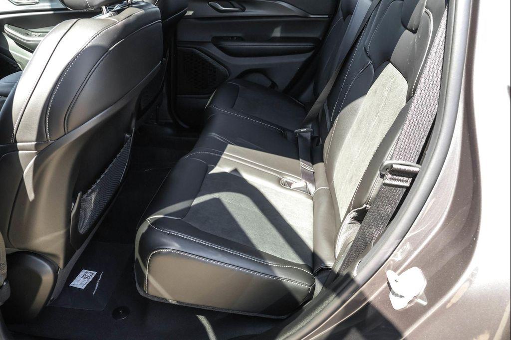 new 2025 Jeep Grand Cherokee car, priced at $37,730