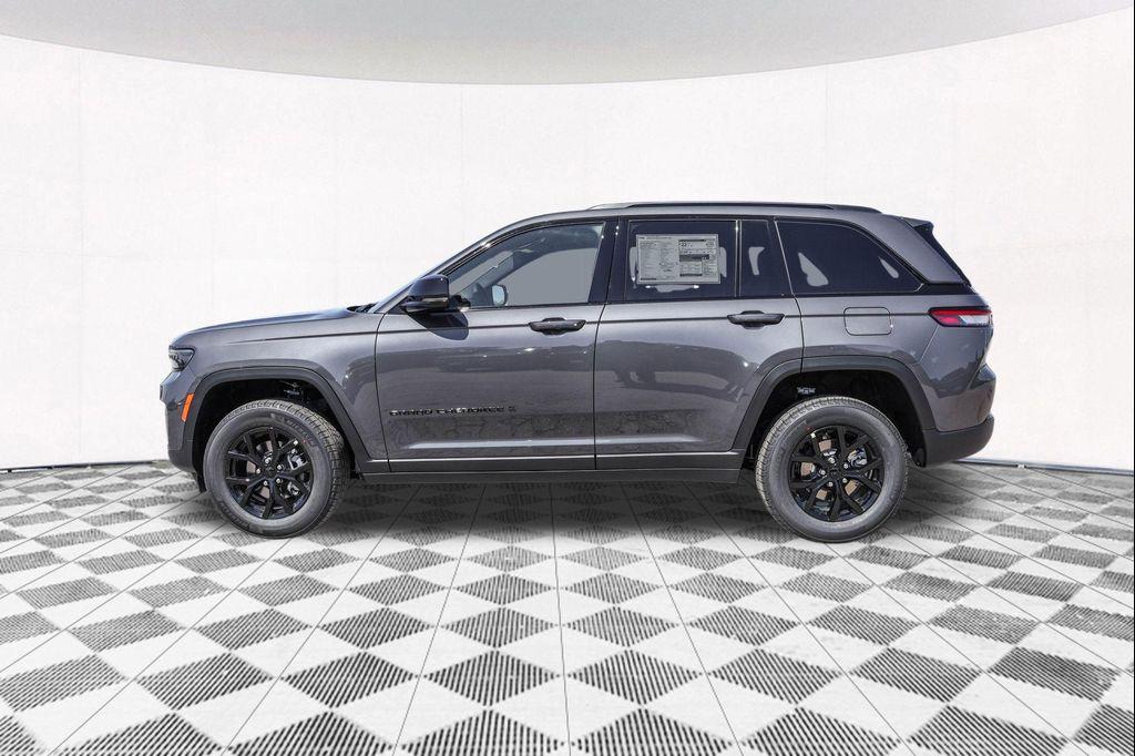 new 2025 Jeep Grand Cherokee car, priced at $37,730