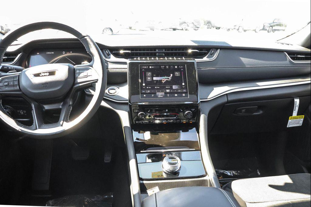 new 2025 Jeep Grand Cherokee car, priced at $37,730