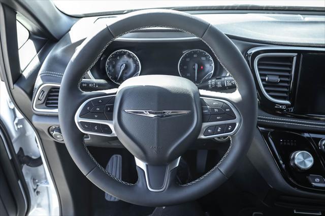 new 2025 Chrysler Pacifica car, priced at $39,224