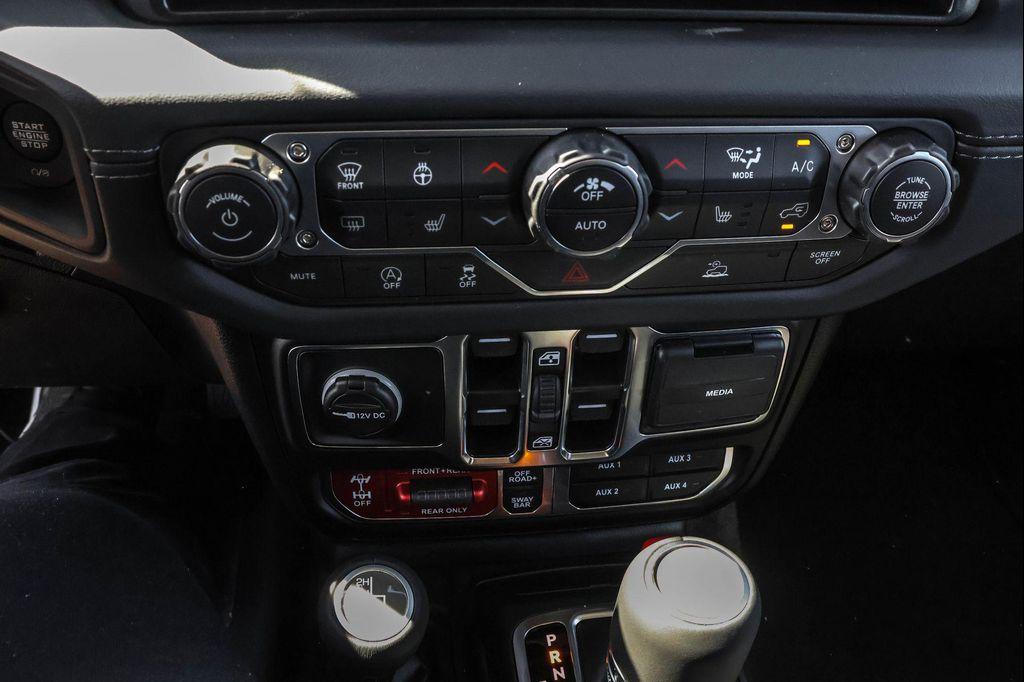 new 2025 Jeep Wrangler car, priced at $54,182