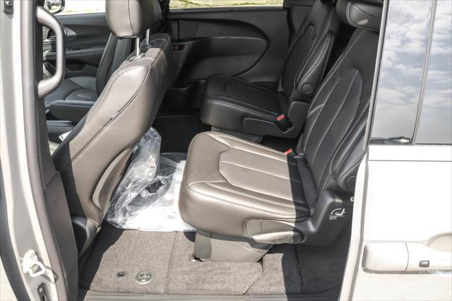 new 2025 Chrysler Pacifica car, priced at $42,027