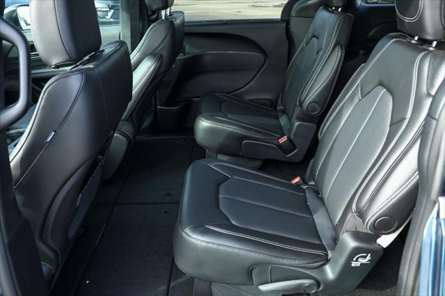 new 2025 Chrysler Pacifica car, priced at $43,294