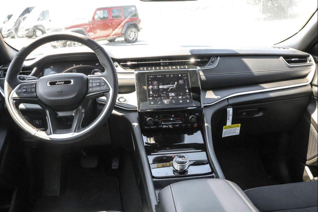 new 2025 Jeep Grand Cherokee car, priced at $38,530