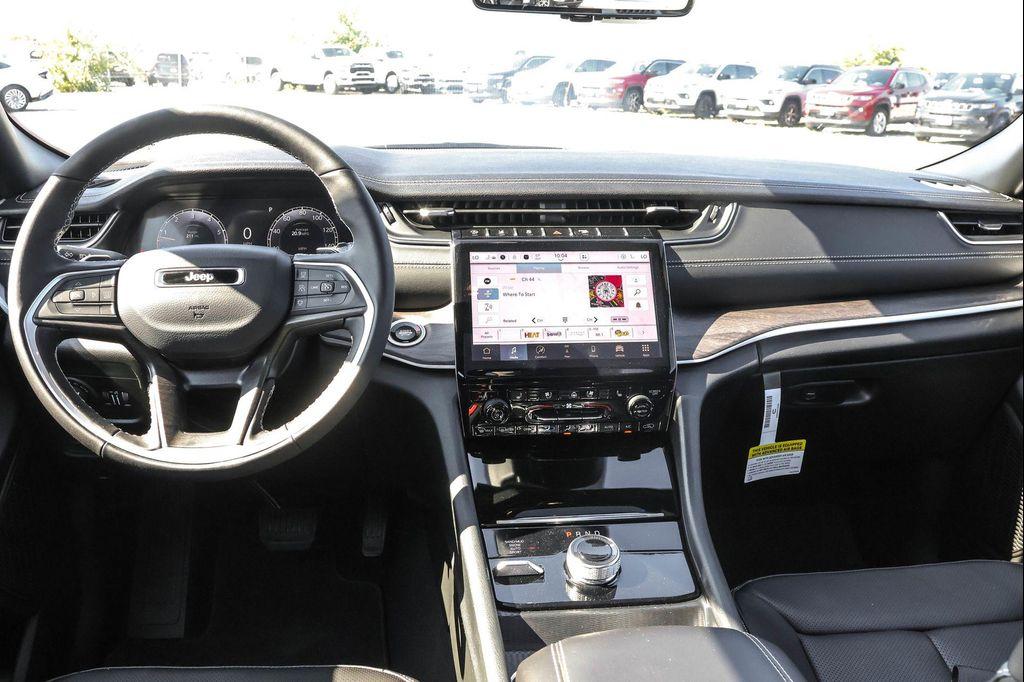 new 2025 Jeep Grand Cherokee car, priced at $42,499
