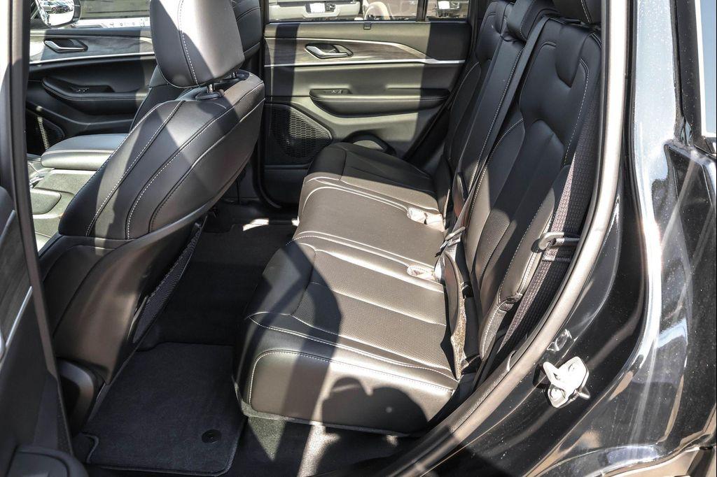 new 2025 Jeep Grand Cherokee car, priced at $42,499