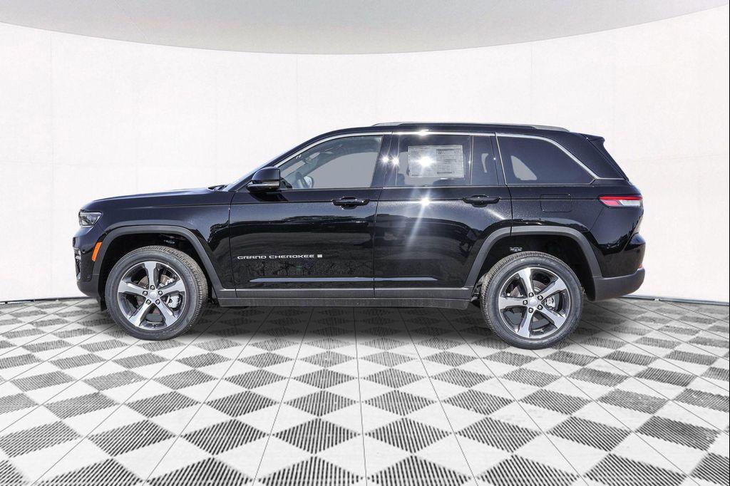 new 2025 Jeep Grand Cherokee car, priced at $42,499