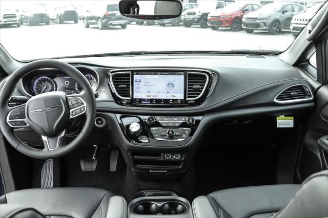 new 2025 Chrysler Pacifica car, priced at $41,977
