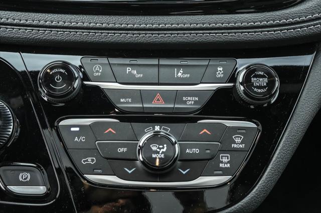 new 2025 Chrysler Pacifica car, priced at $41,977
