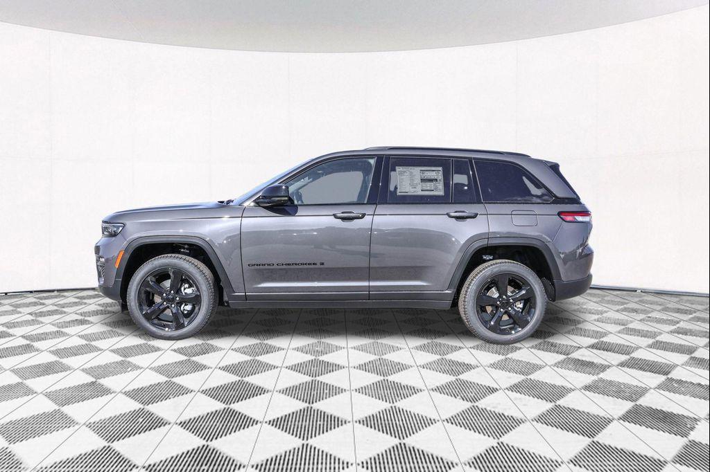new 2025 Jeep Grand Cherokee car, priced at $44,397