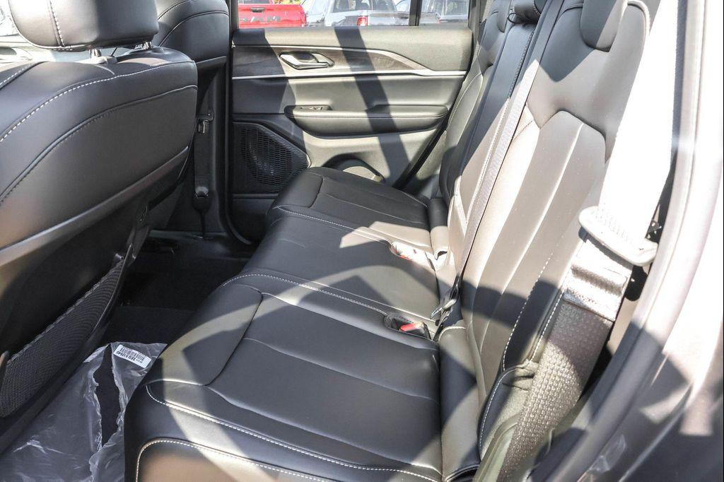 new 2025 Jeep Grand Cherokee car, priced at $44,397