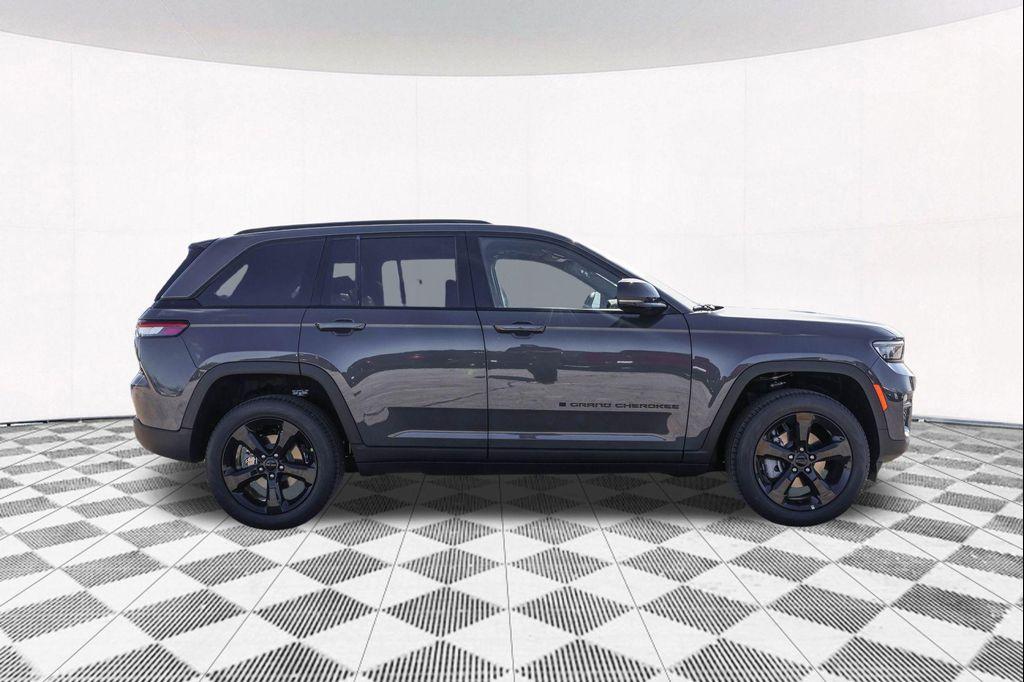 new 2025 Jeep Grand Cherokee car, priced at $44,397