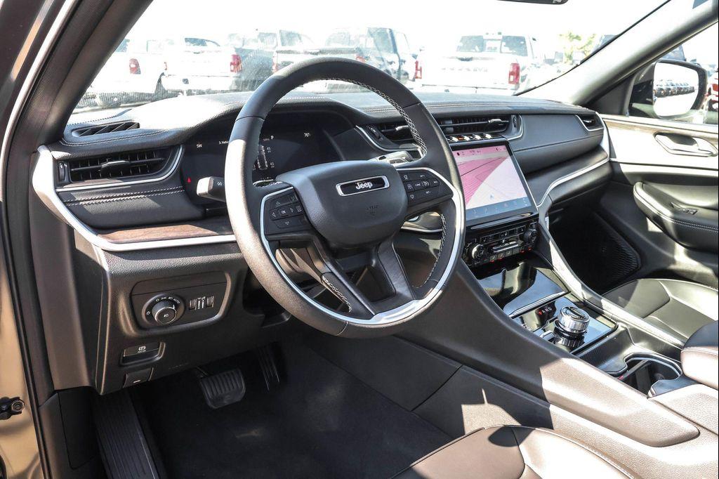 new 2025 Jeep Grand Cherokee car, priced at $44,397
