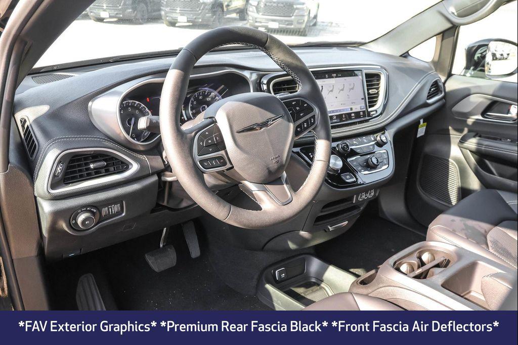 new 2025 Chrysler Pacifica car, priced at $36,256
