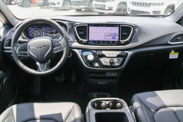 new 2025 Chrysler Pacifica car, priced at $44,626
