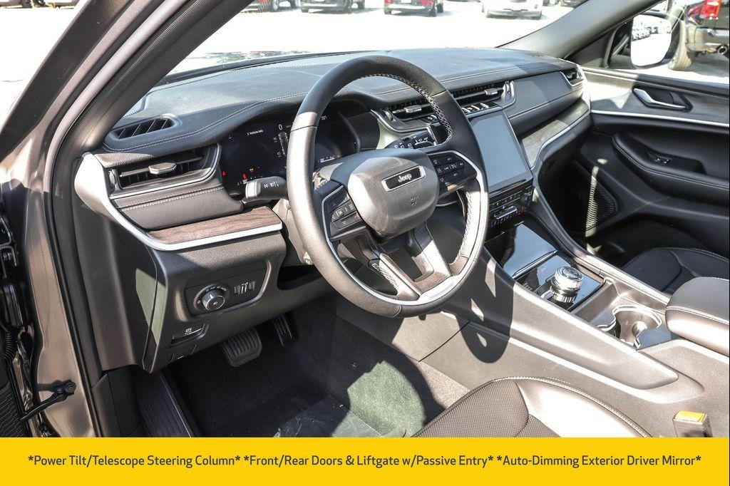 new 2025 Jeep Grand Cherokee car, priced at $47,530