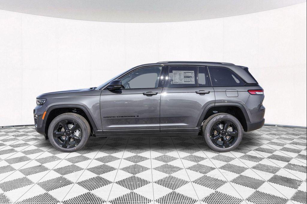 new 2025 Jeep Grand Cherokee car, priced at $47,530