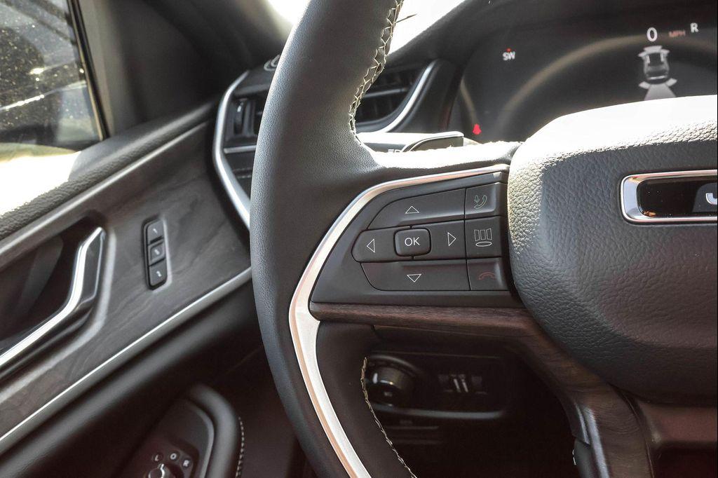 new 2025 Jeep Grand Cherokee car, priced at $35,083
