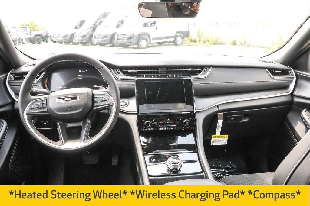 new 2025 Jeep Grand Cherokee car, priced at $37,535