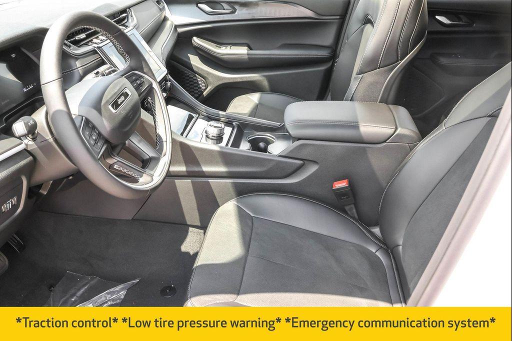 new 2025 Jeep Grand Cherokee car, priced at $37,535