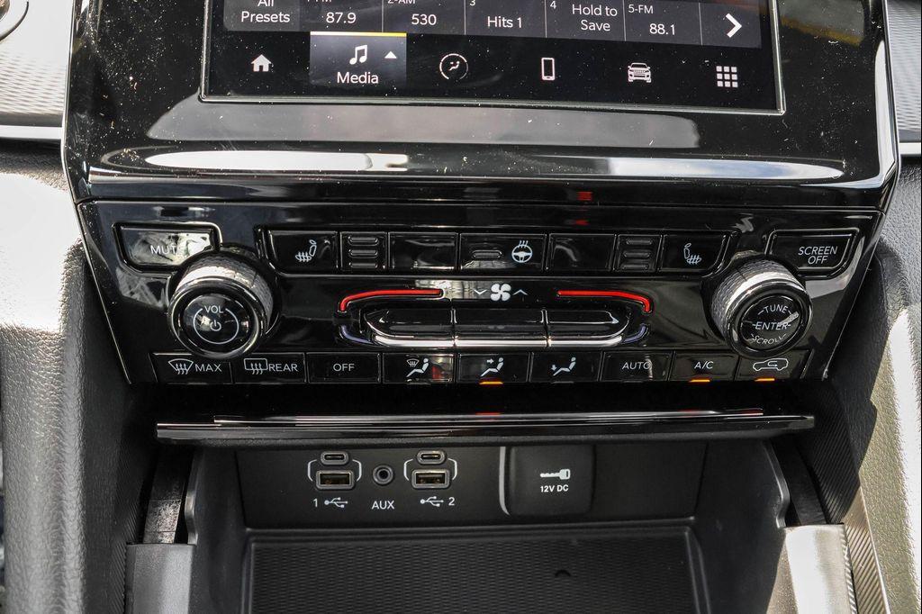 new 2025 Jeep Grand Cherokee car, priced at $37,052