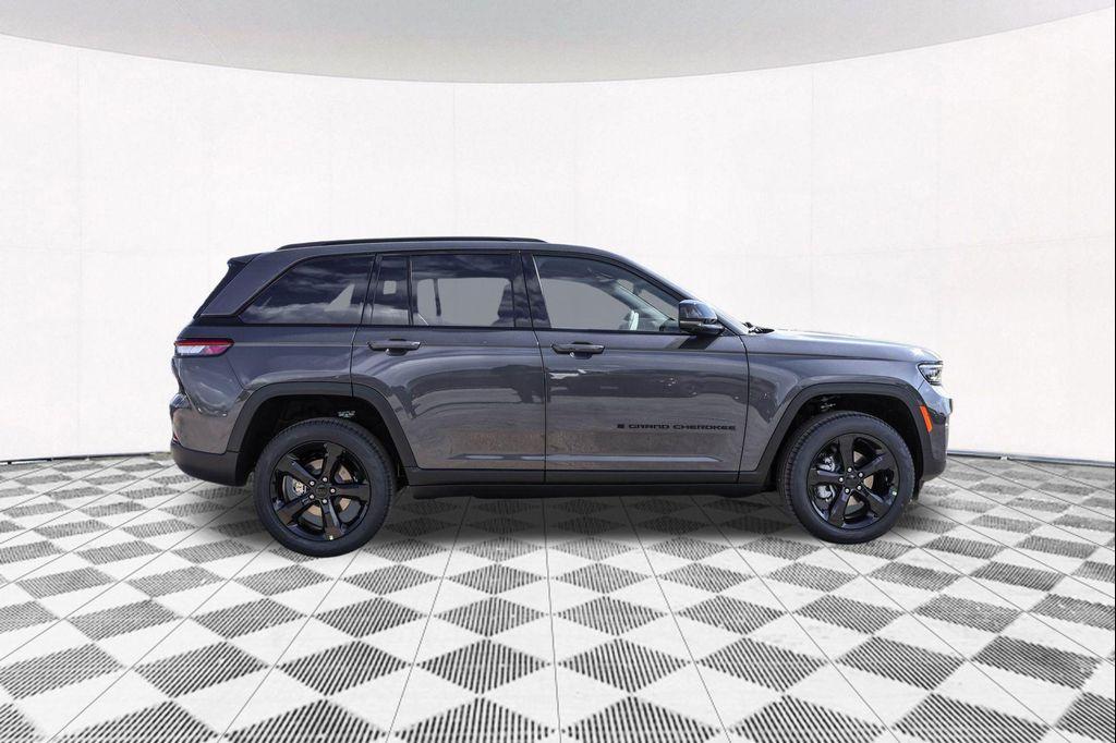 new 2025 Jeep Grand Cherokee car, priced at $47,530