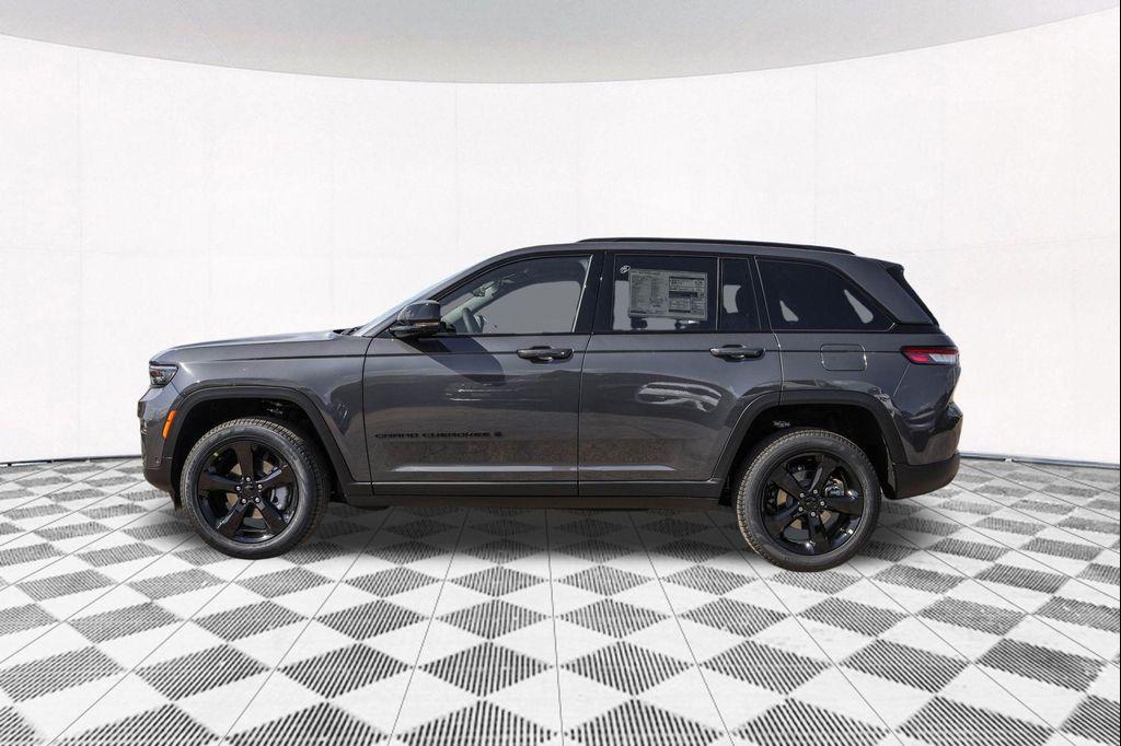 new 2025 Jeep Grand Cherokee car, priced at $47,530
