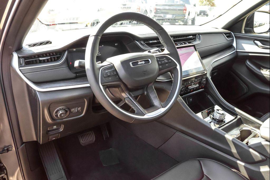 new 2025 Jeep Grand Cherokee car, priced at $47,530