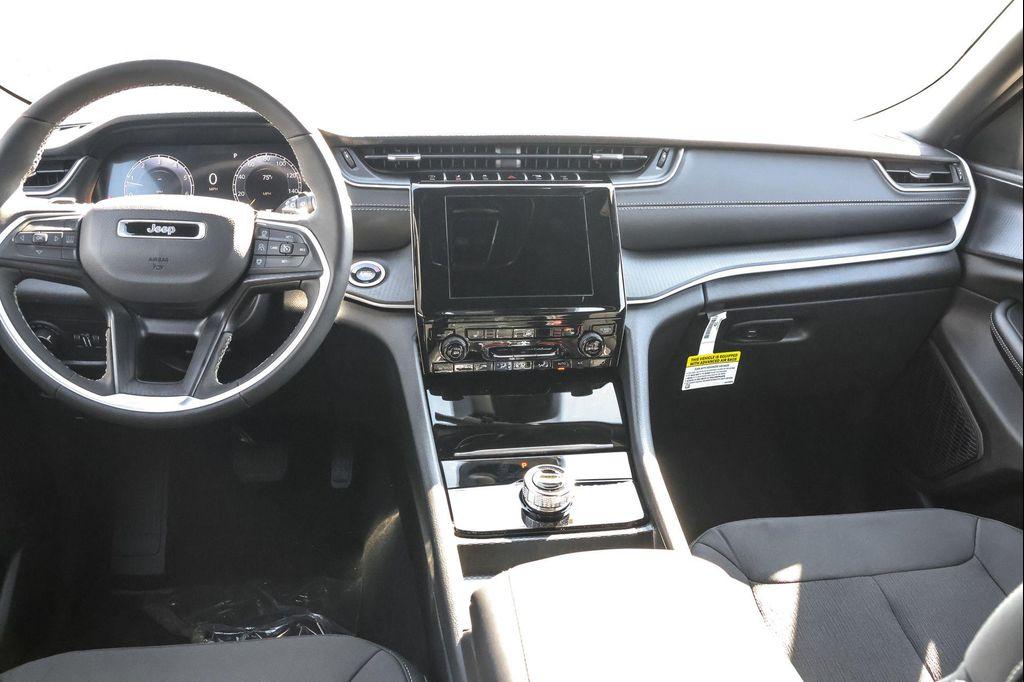 new 2025 Jeep Grand Cherokee car, priced at $36,940