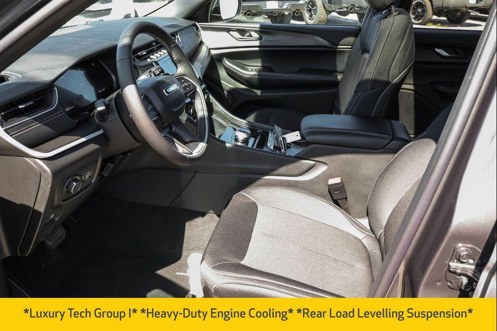 new 2025 Jeep Grand Cherokee car, priced at $37,616