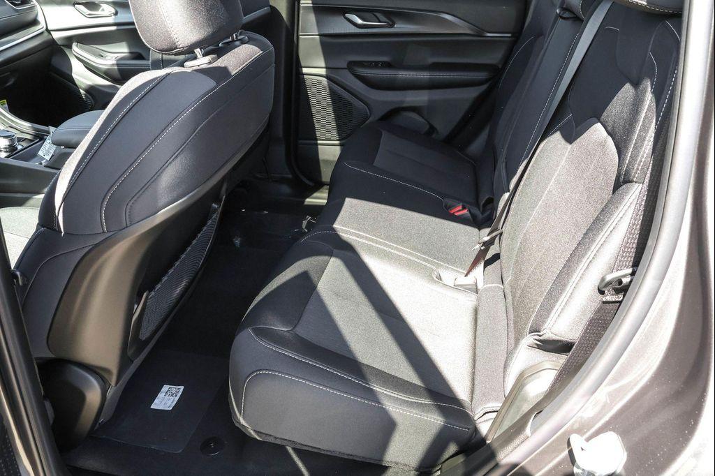 new 2025 Jeep Grand Cherokee car, priced at $37,616