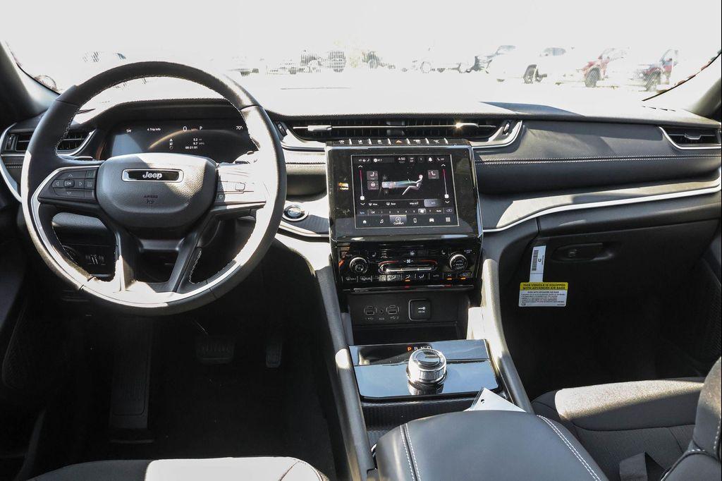 new 2025 Jeep Grand Cherokee car, priced at $37,616