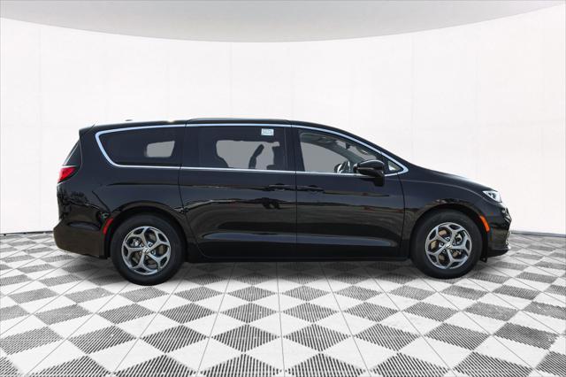 new 2024 Chrysler Pacifica car, priced at $43,924