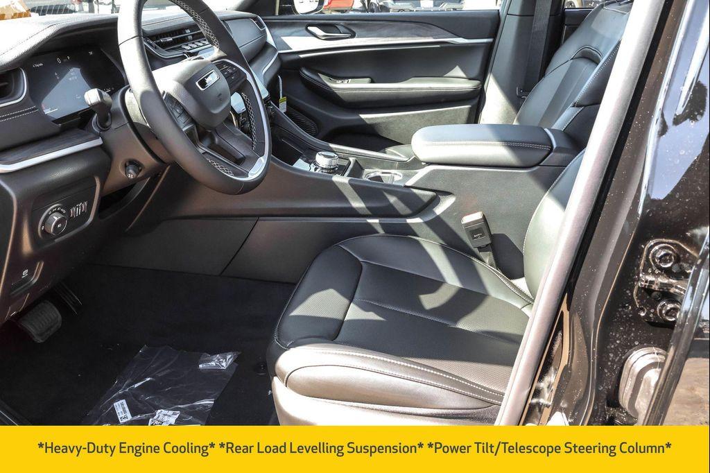 new 2025 Jeep Grand Cherokee car, priced at $48,426