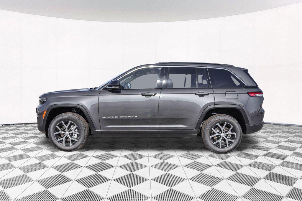 new 2025 Jeep Grand Cherokee car, priced at $42,444