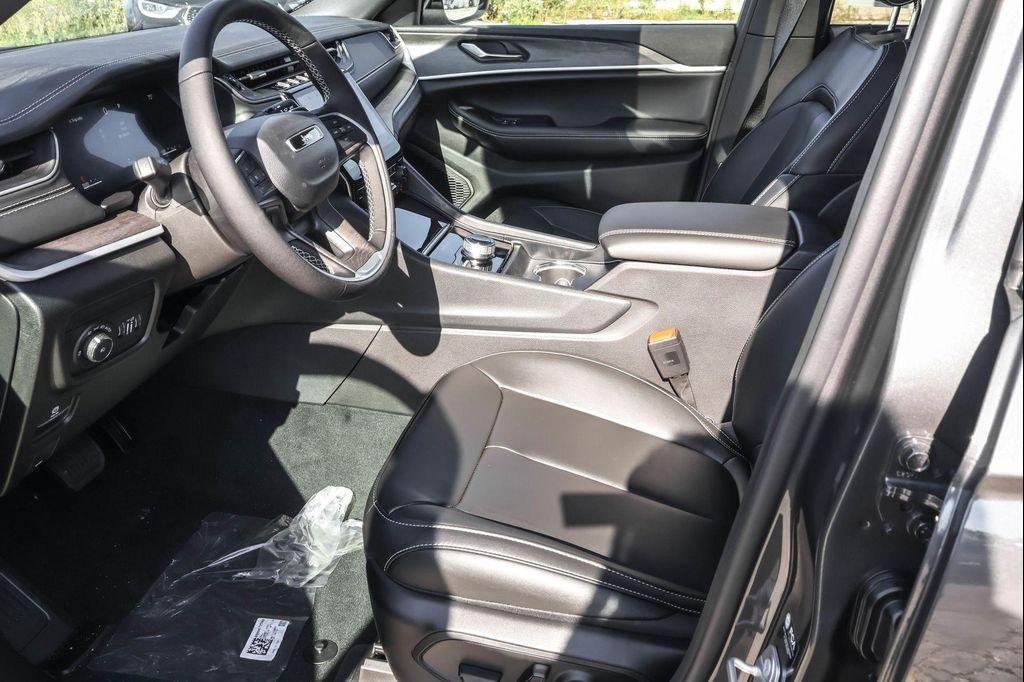 new 2025 Jeep Grand Cherokee car, priced at $42,444
