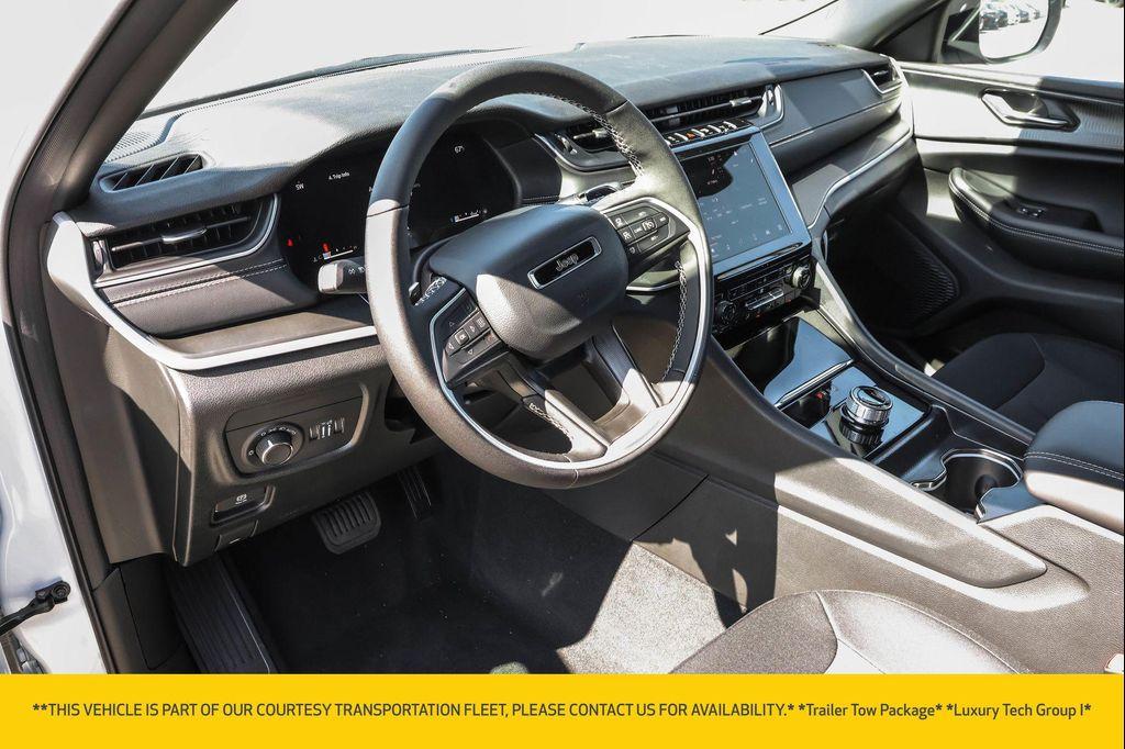 new 2025 Jeep Grand Cherokee car, priced at $35,820