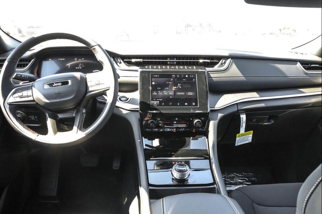 new 2025 Jeep Grand Cherokee car, priced at $35,820