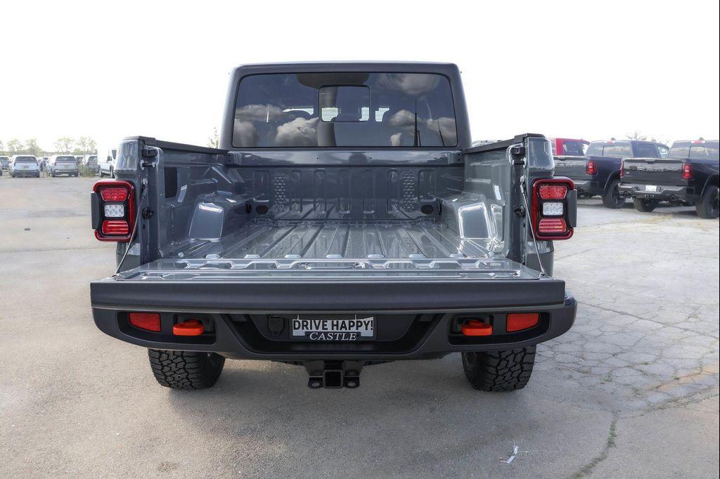new 2025 Jeep Gladiator car, priced at $46,233