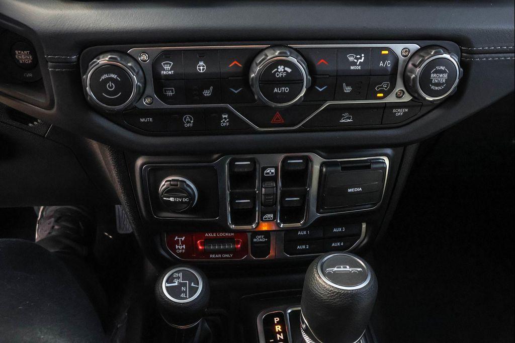 new 2025 Jeep Gladiator car, priced at $46,233