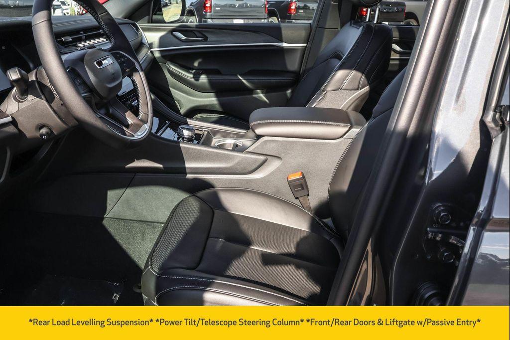 new 2025 Jeep Grand Cherokee car, priced at $48,426