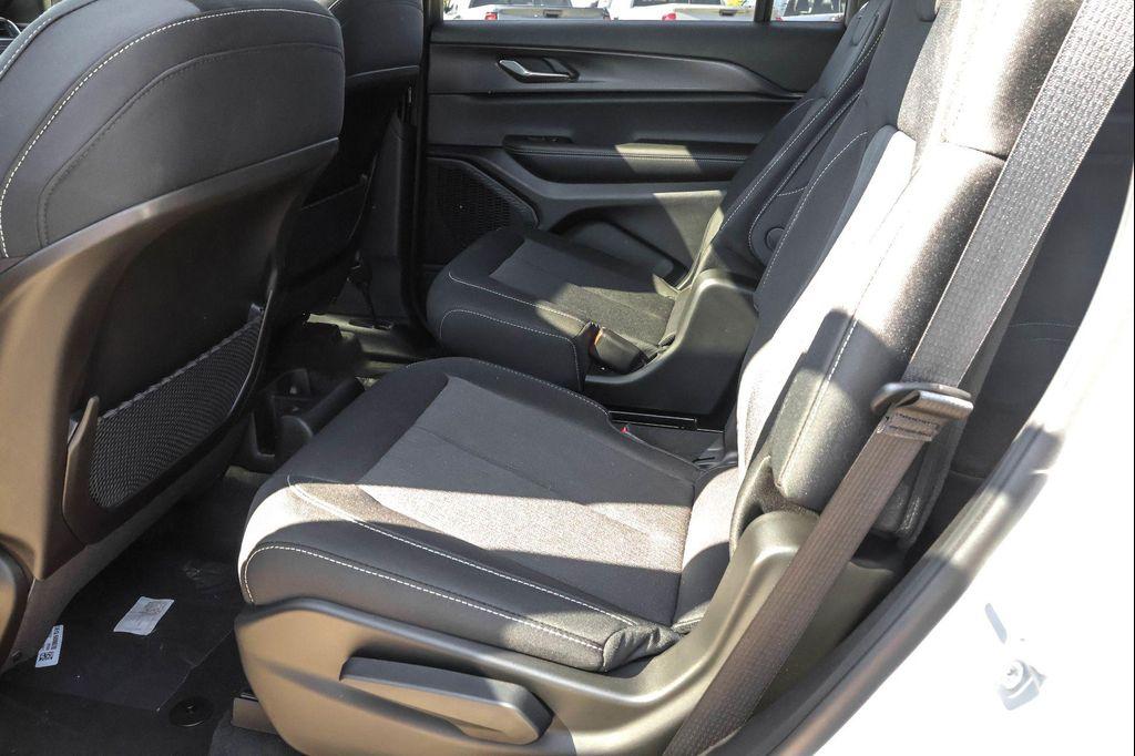 new 2025 Jeep Grand Cherokee L car, priced at $33,737